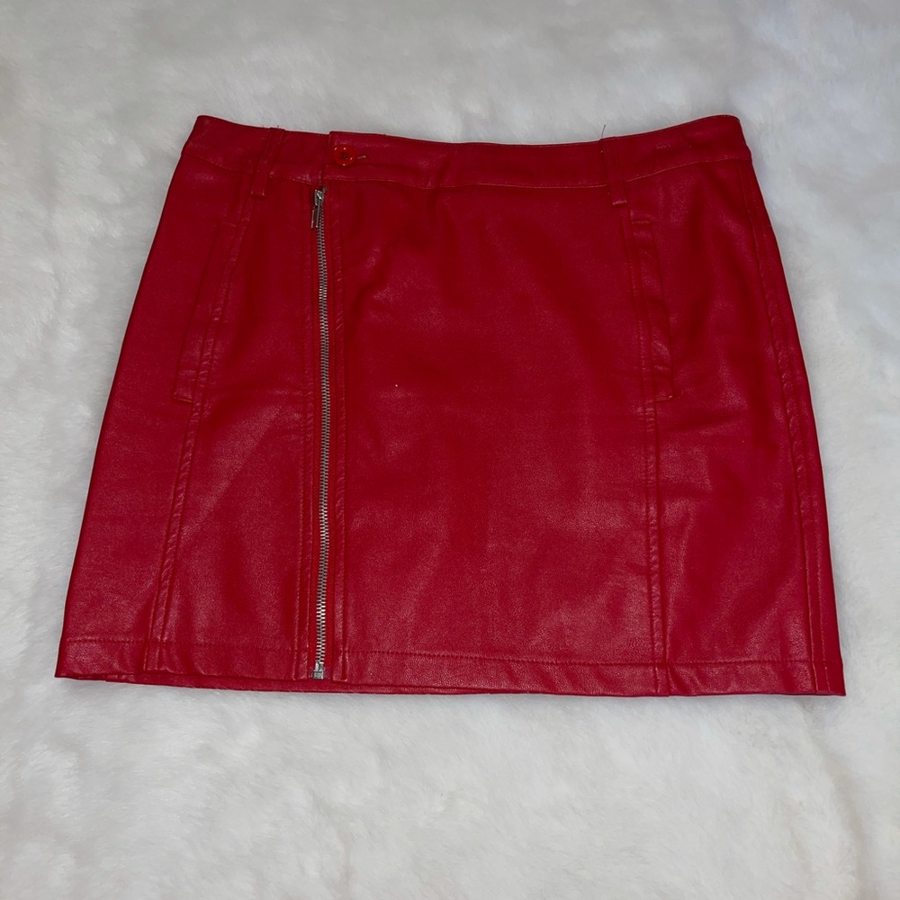 Olivaceous red faux leather skirt